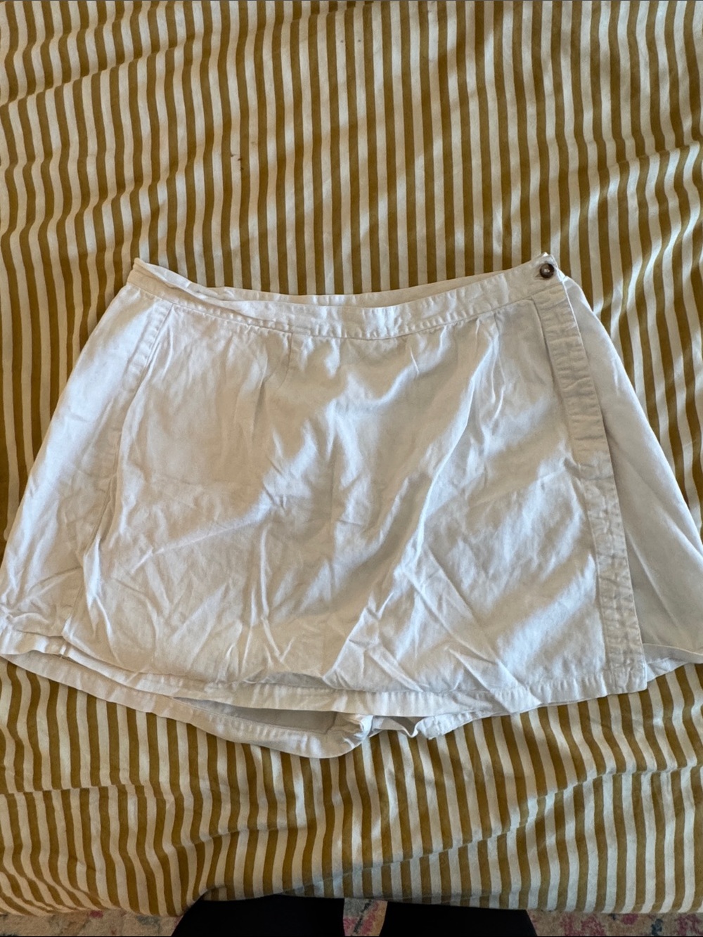 Merona White Women’s Skort with Side Button Detail